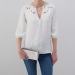 Lauren Clutch-Wallet in Metallic Leather - Silver