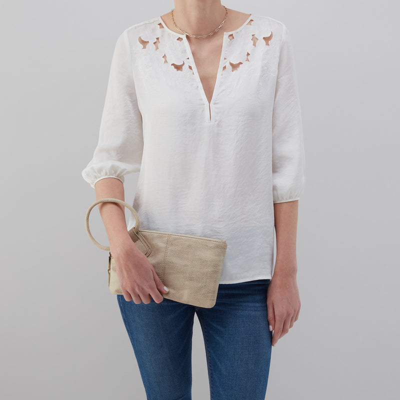 Sable Wristlet in Metallic Leather - Gold