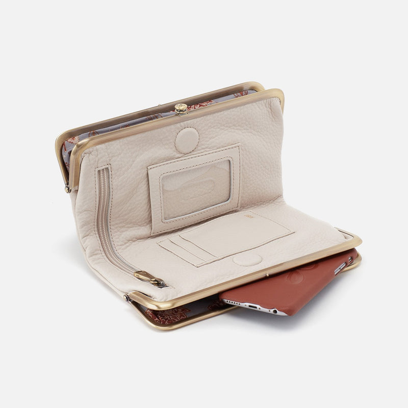 Lauren Clutch-Wallet in Pebbled Leather - Powder White