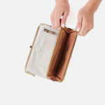 Lauren Clutch-Wallet in Pebbled Leather - Powder White