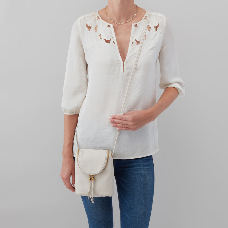 Fern Crossbody in Pebbled Leather - Powder White