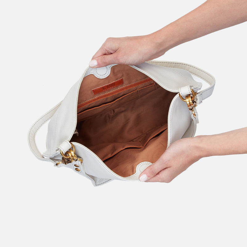 Pier Shoulder Bag in Pebbled Leather - Powder White