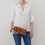 Vida Wristlet in Polished Leather - Truffle