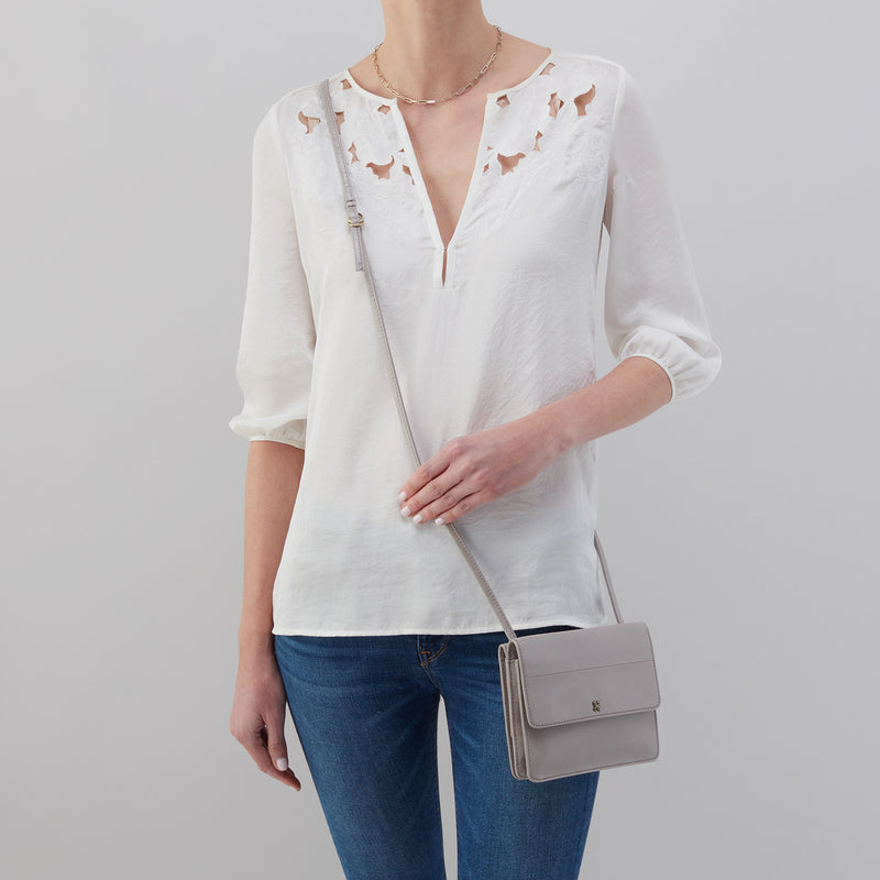 Jill Wallet Crossbody in Polished Leather - Driftwood