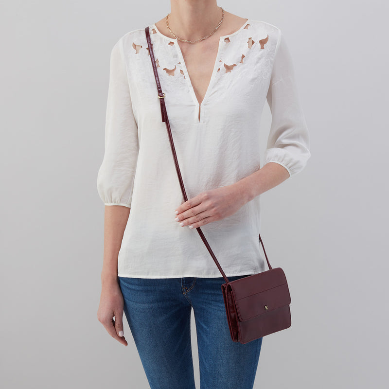 Jill Wallet Crossbody in Polished Leather - Merlot