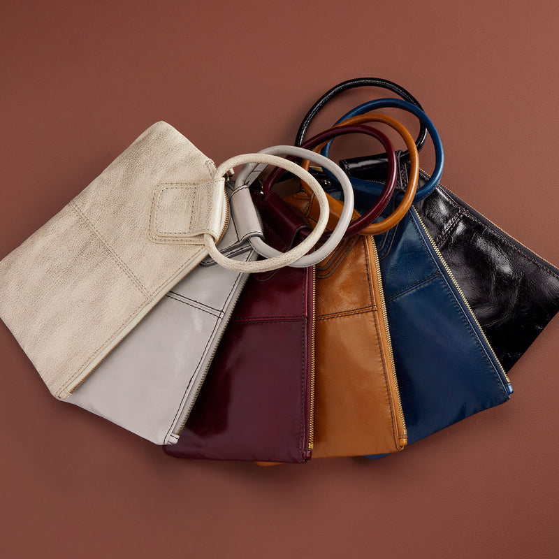 Sable Wristlet in Polished Leather - Truffle