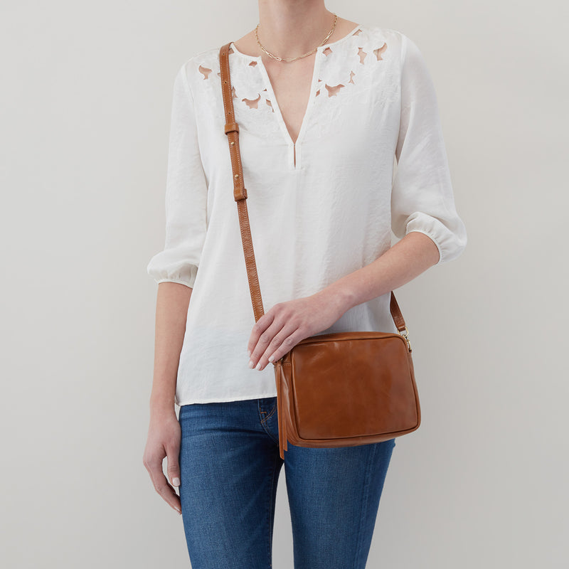 Renny Crossbody in Polished Leather - Truffle