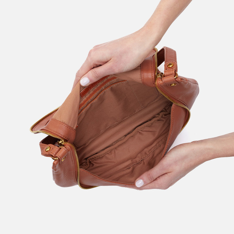 Fern Medium Shoulder Bag in Pebbled Leather - Cashew